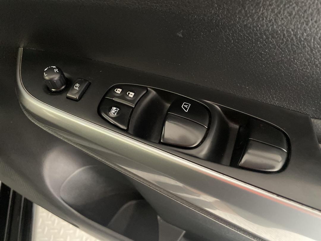 Photo '24' of Nissan Navara