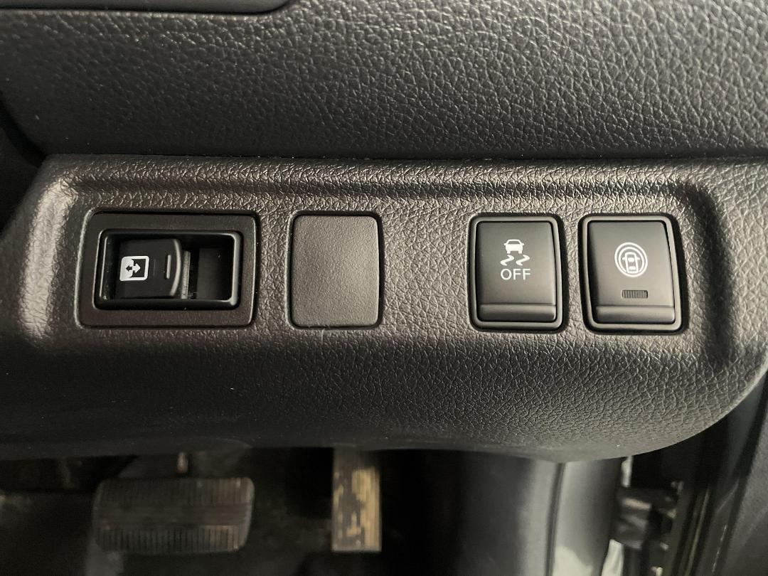 Photo '25' of Nissan Navara