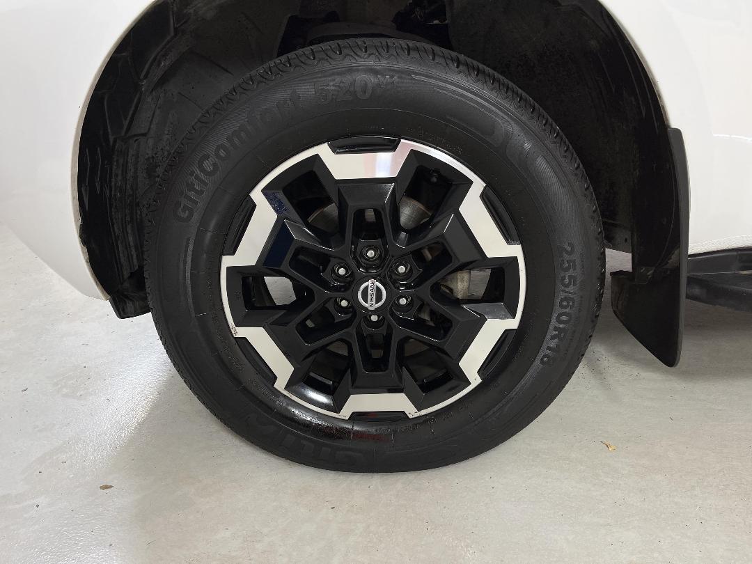 Photo '10' of Nissan Navara