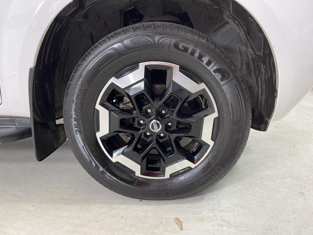 Photo '9' of Nissan Navara