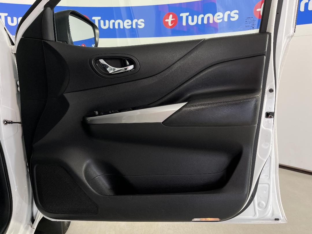 Photo '15' of Nissan Navara