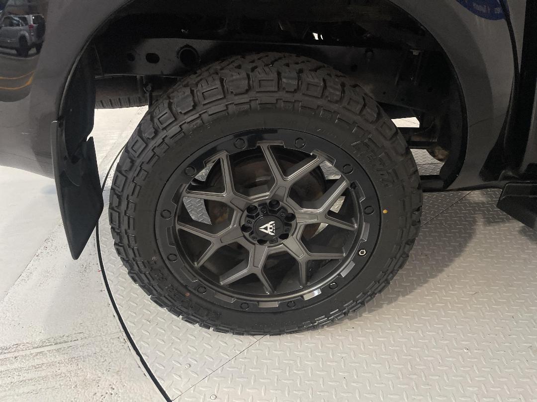 Photo '12' of Nissan Navara