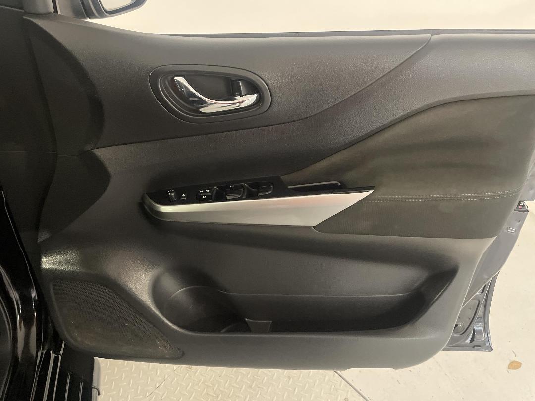 Photo '15' of Nissan Navara