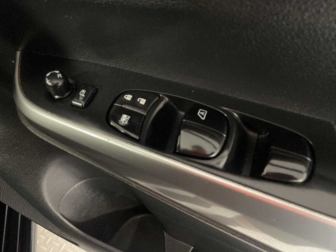 Photo '24' of Nissan Navara