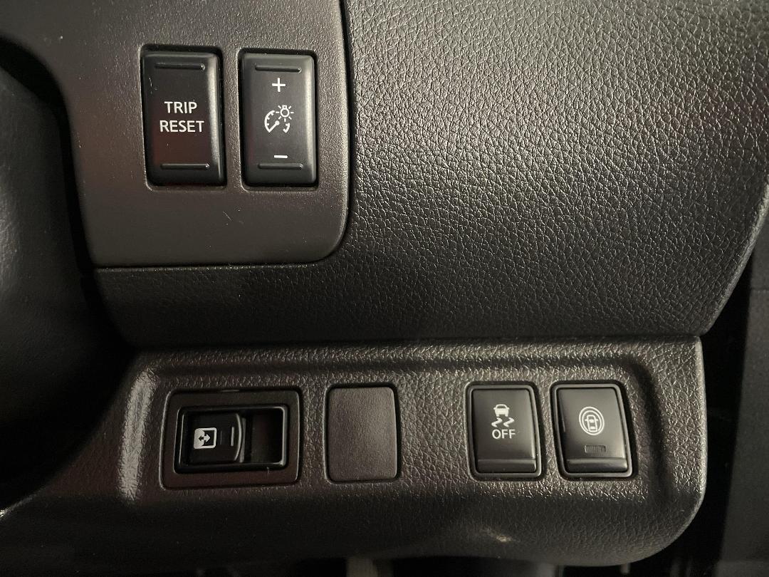 Photo '25' of Nissan Navara