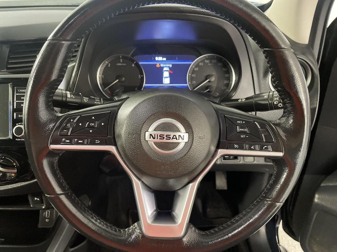 Photo '28' of Nissan Navara