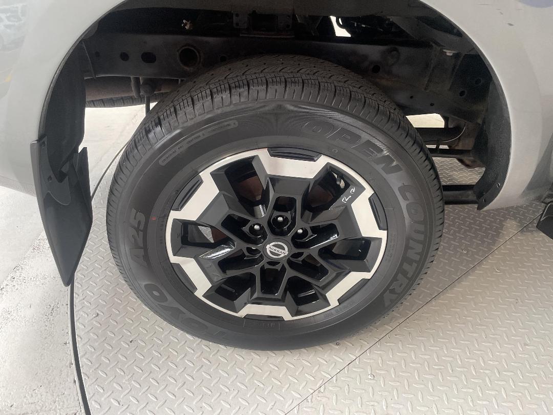 Photo '12' of Nissan Navara