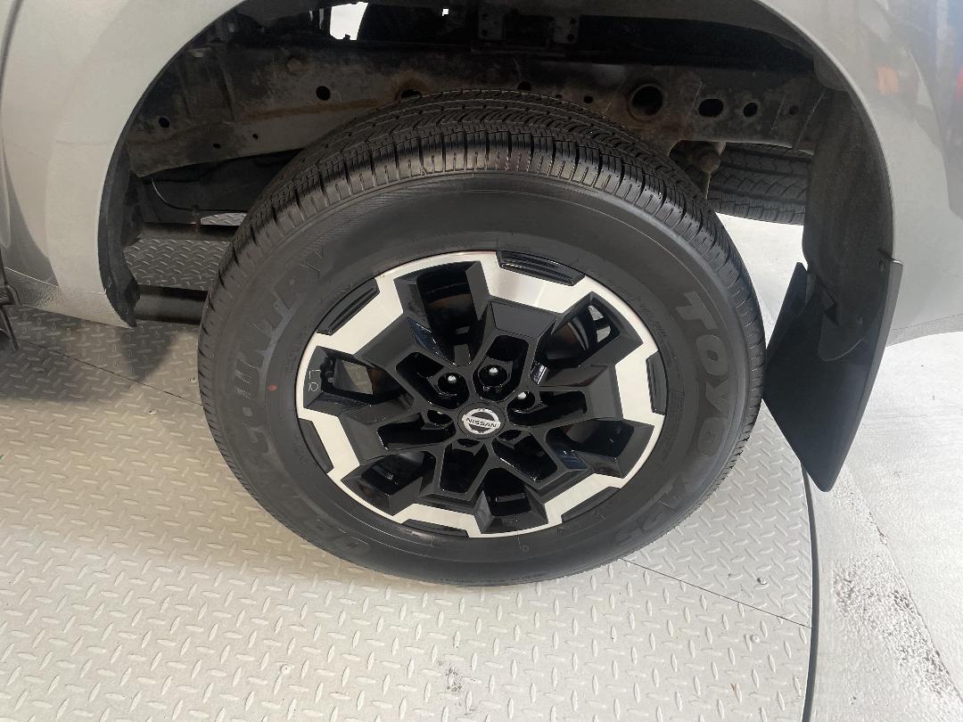 Photo '11' of Nissan Navara