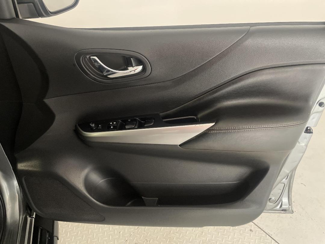 Photo '15' of Nissan Navara