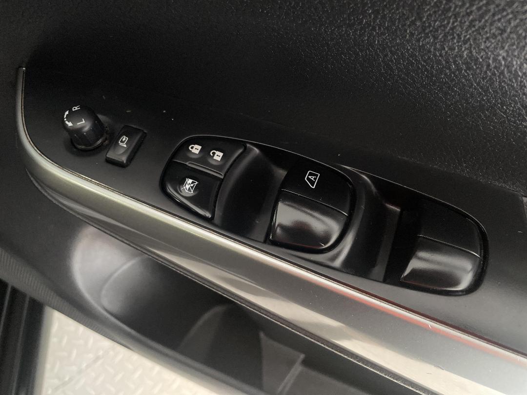 Photo '24' of Nissan Navara