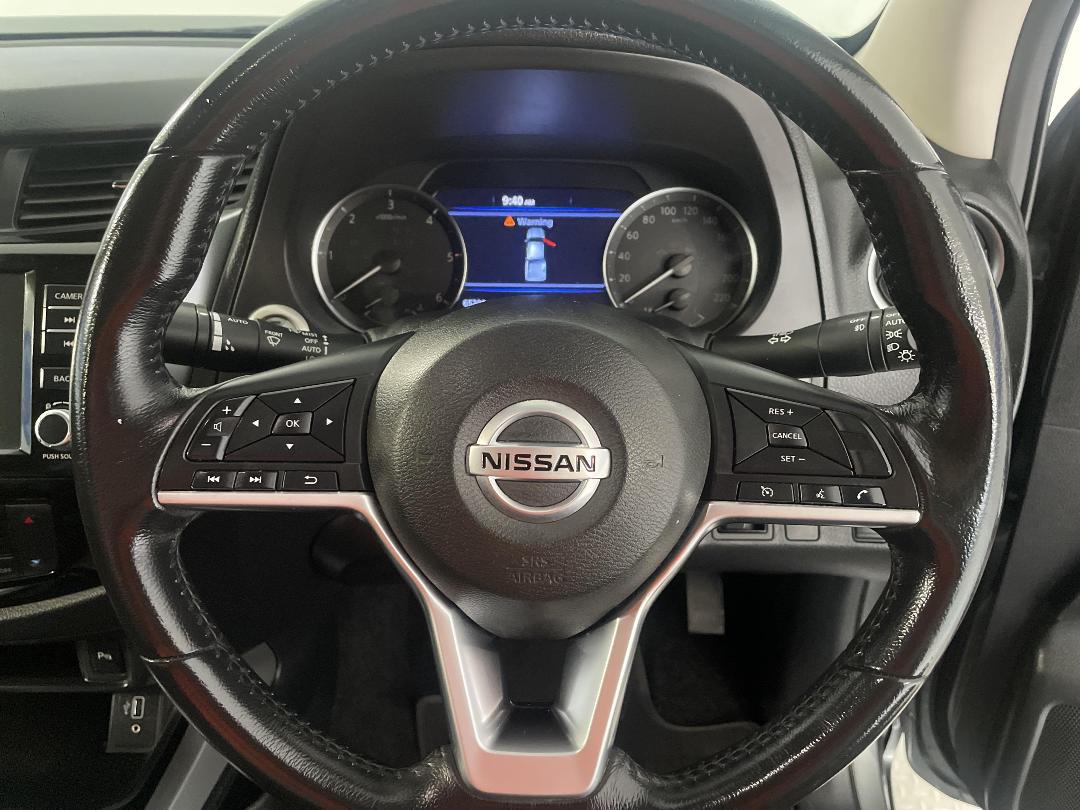 Photo '28' of Nissan Navara