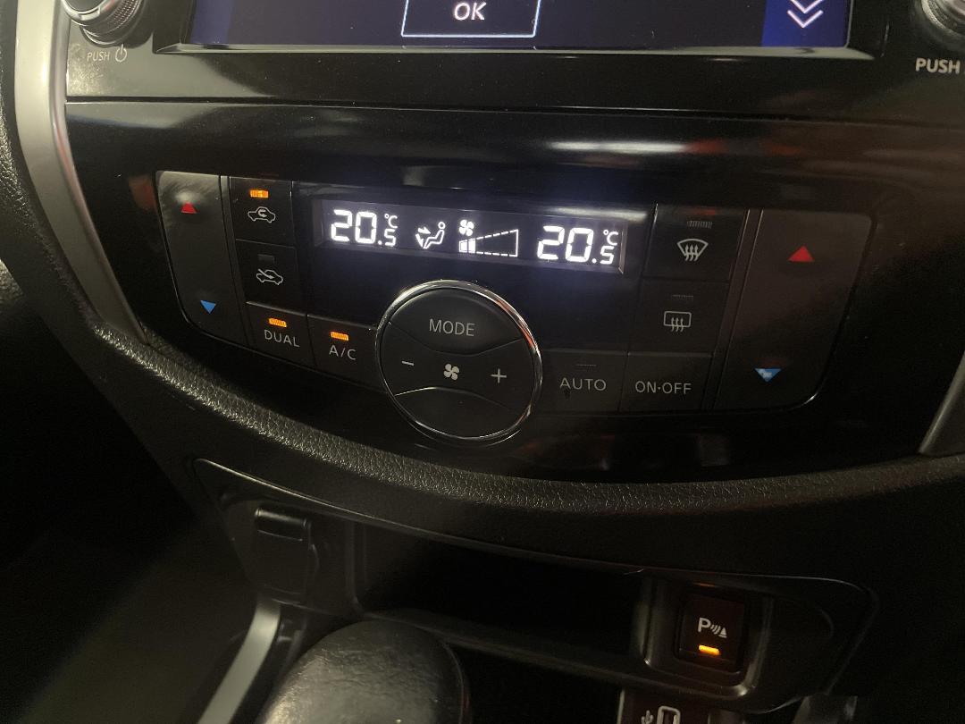 Photo '31' of Nissan Navara