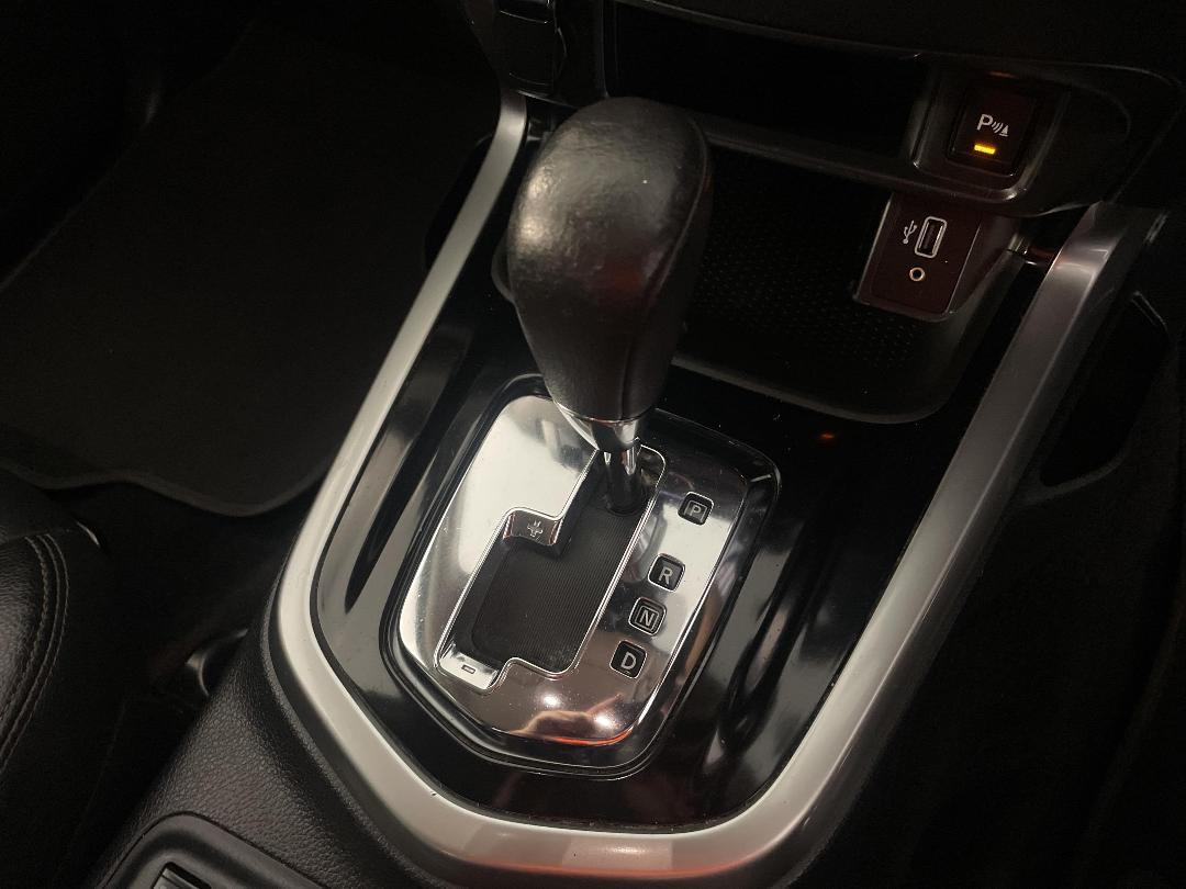 Photo '32' of Nissan Navara