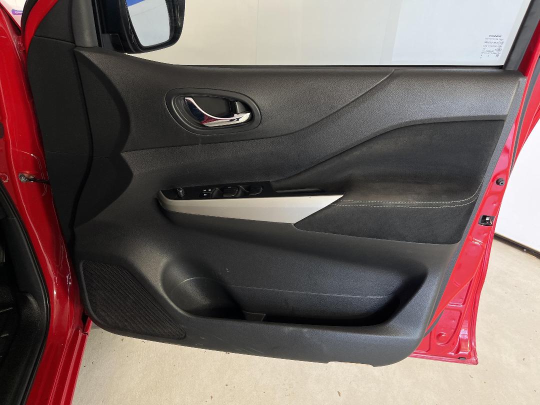 Photo '15' of Nissan Navara