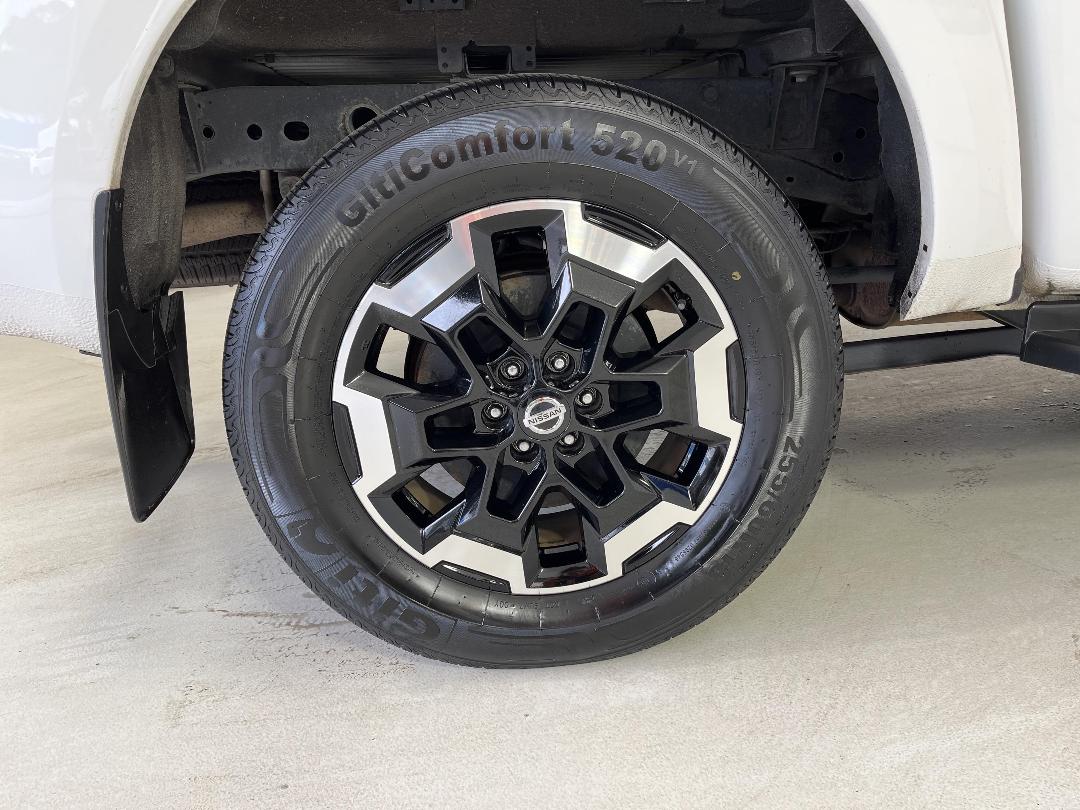 Photo '12' of Nissan Navara