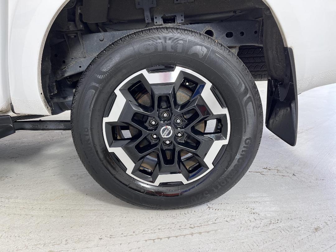 Photo '11' of Nissan Navara