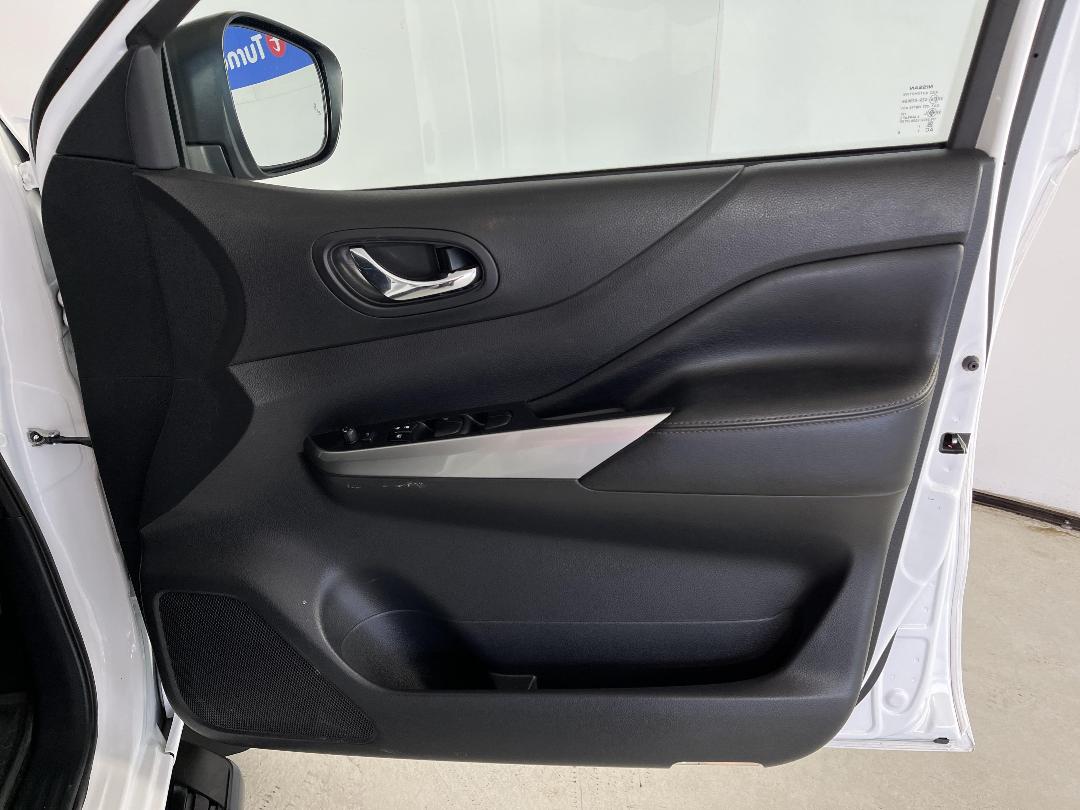 Photo '15' of Nissan Navara