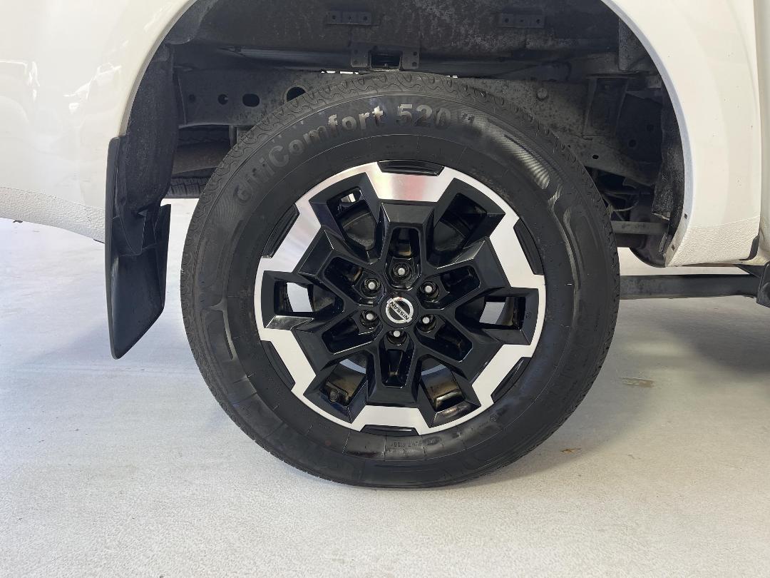 Photo '12' of Nissan Navara