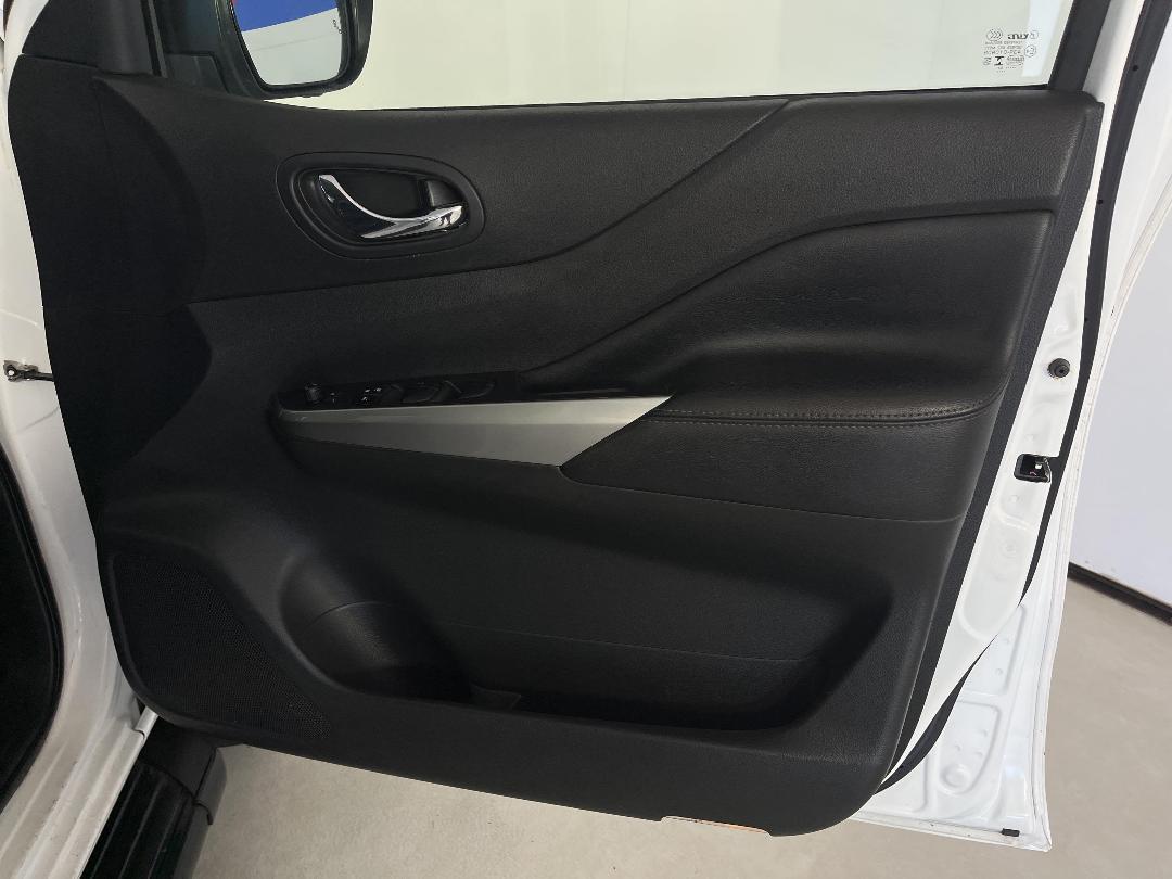 Photo '15' of Nissan Navara