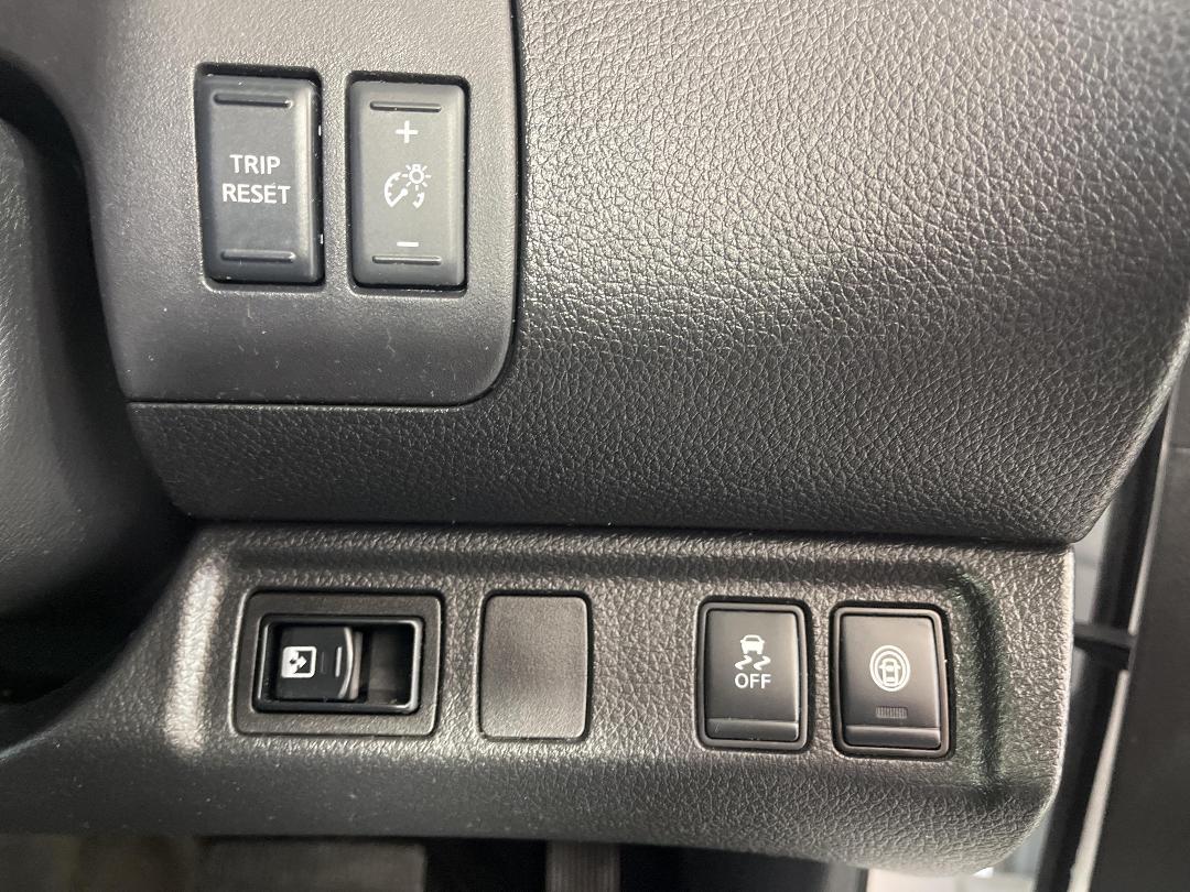 Photo '24' of Nissan Navara