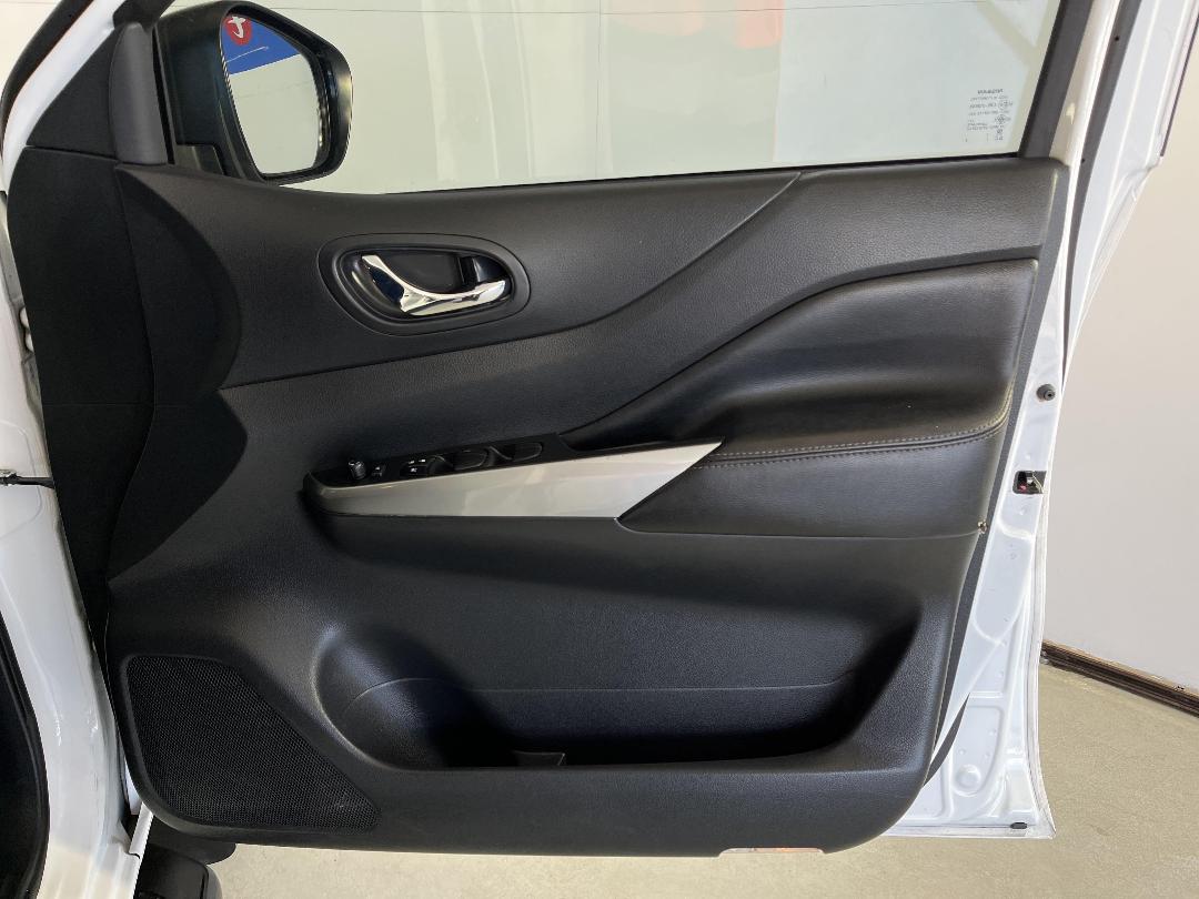 Photo '15' of Nissan Navara