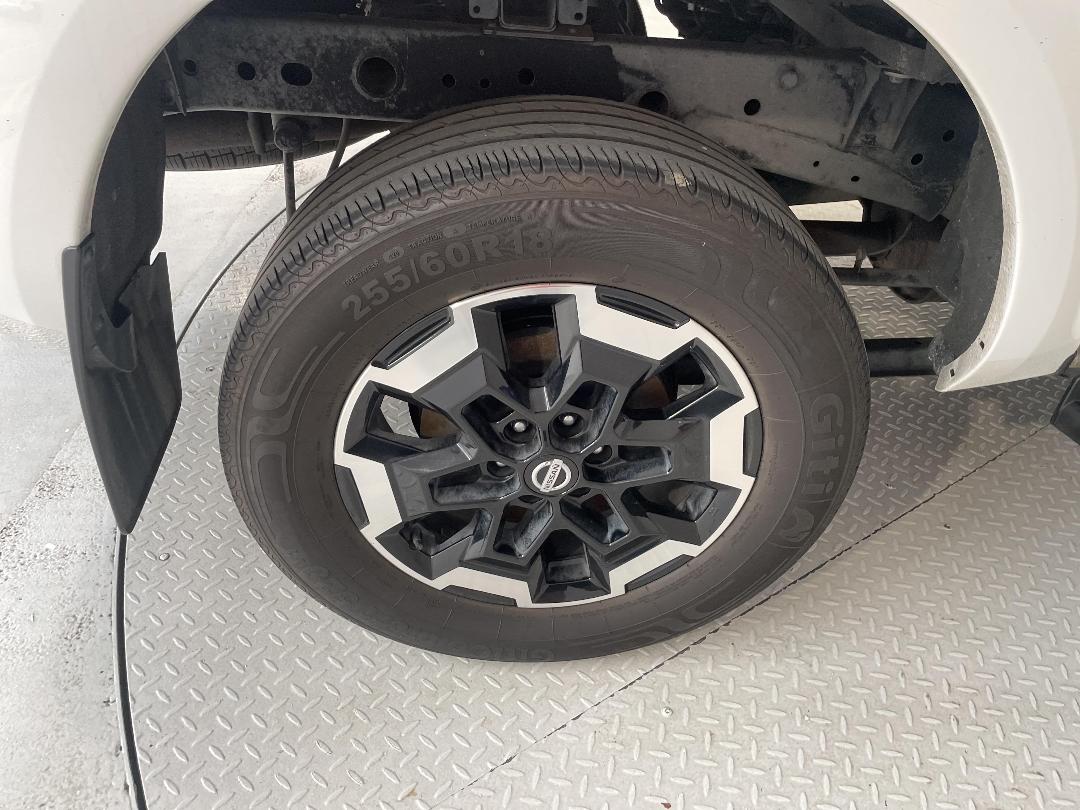 Photo '12' of Nissan Navara