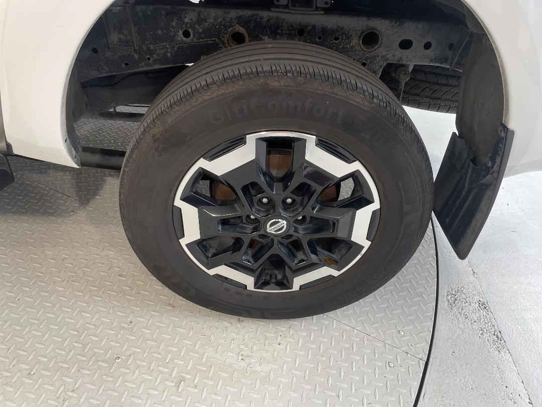 Photo '11' of Nissan Navara