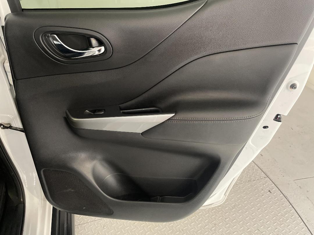 Photo '19' of Nissan Navara