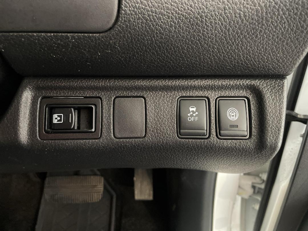 Photo '25' of Nissan Navara