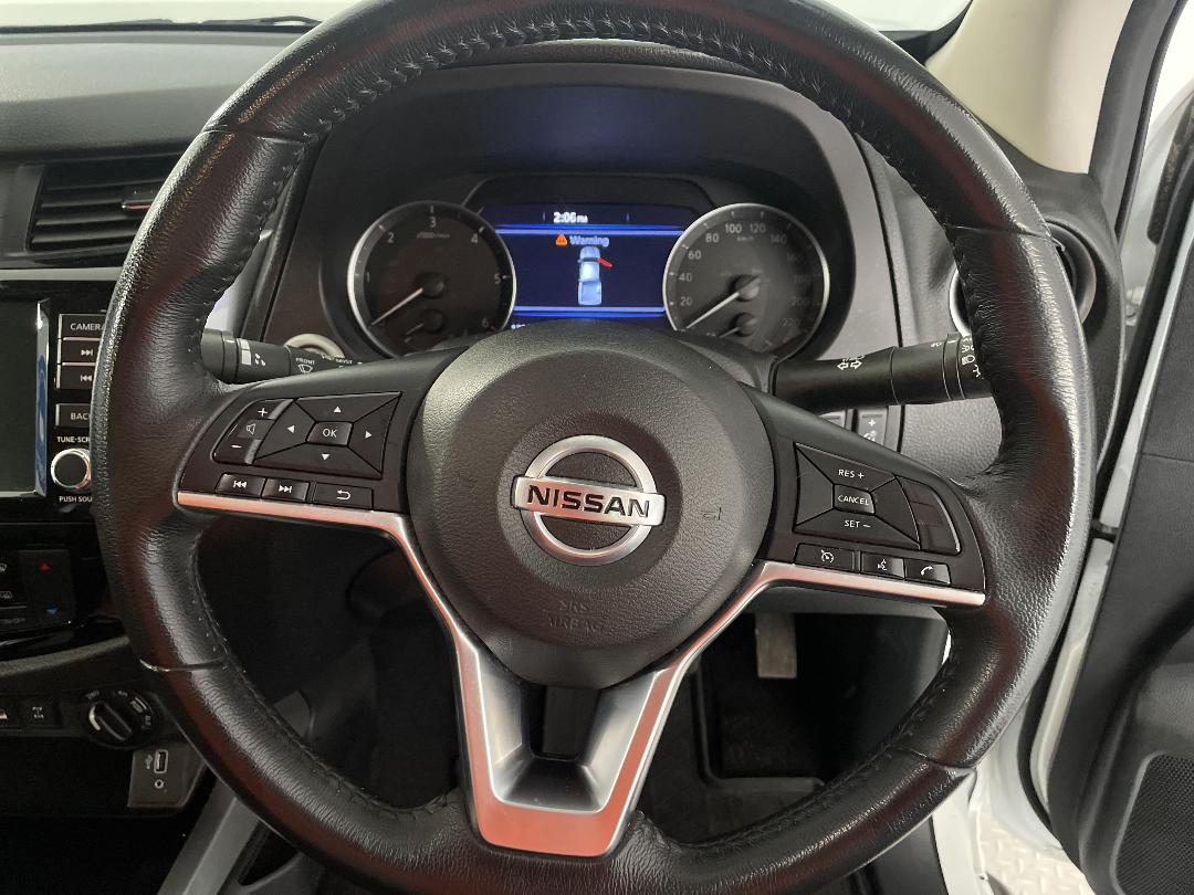 Photo '28' of Nissan Navara