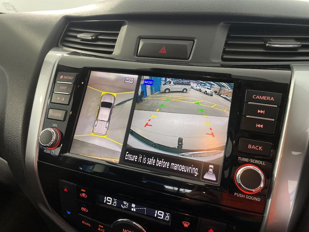 Photo '30' of Nissan Navara