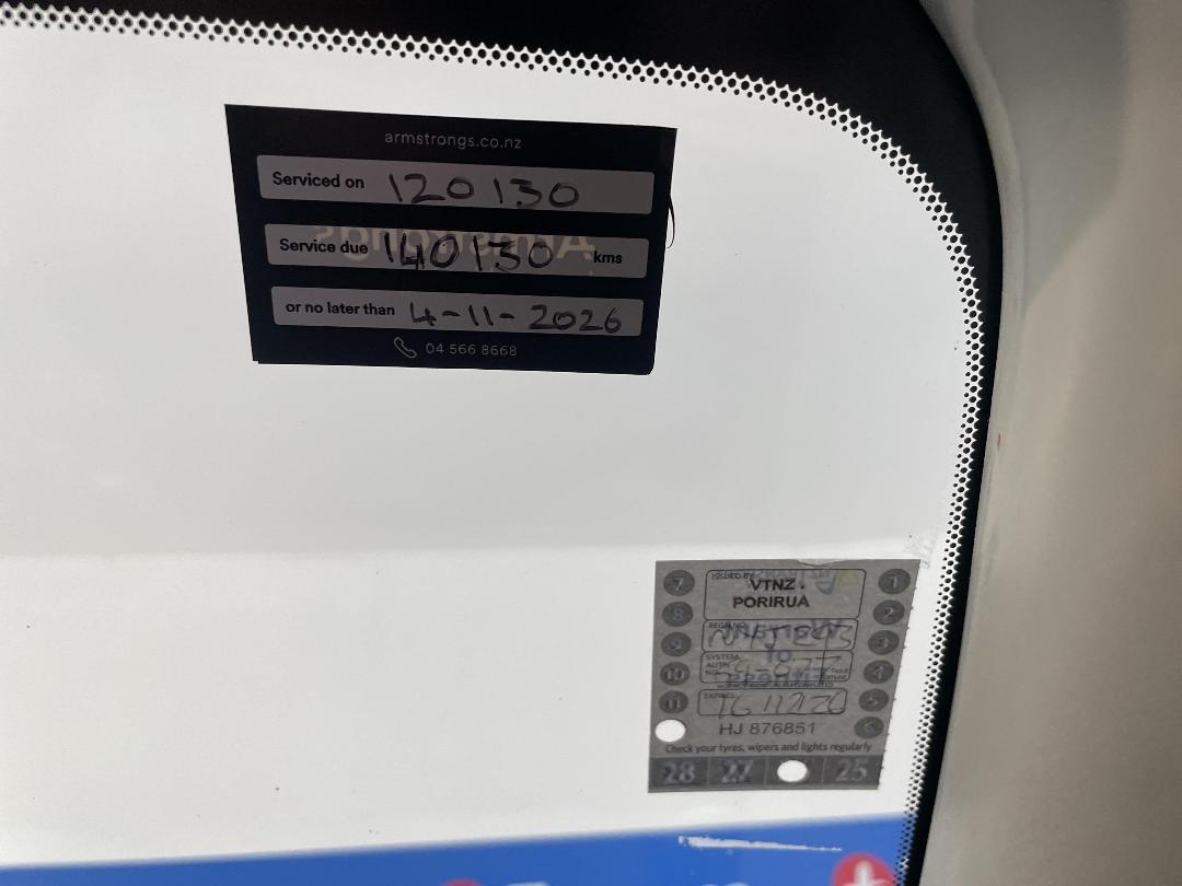 Photo '34' of Nissan Navara