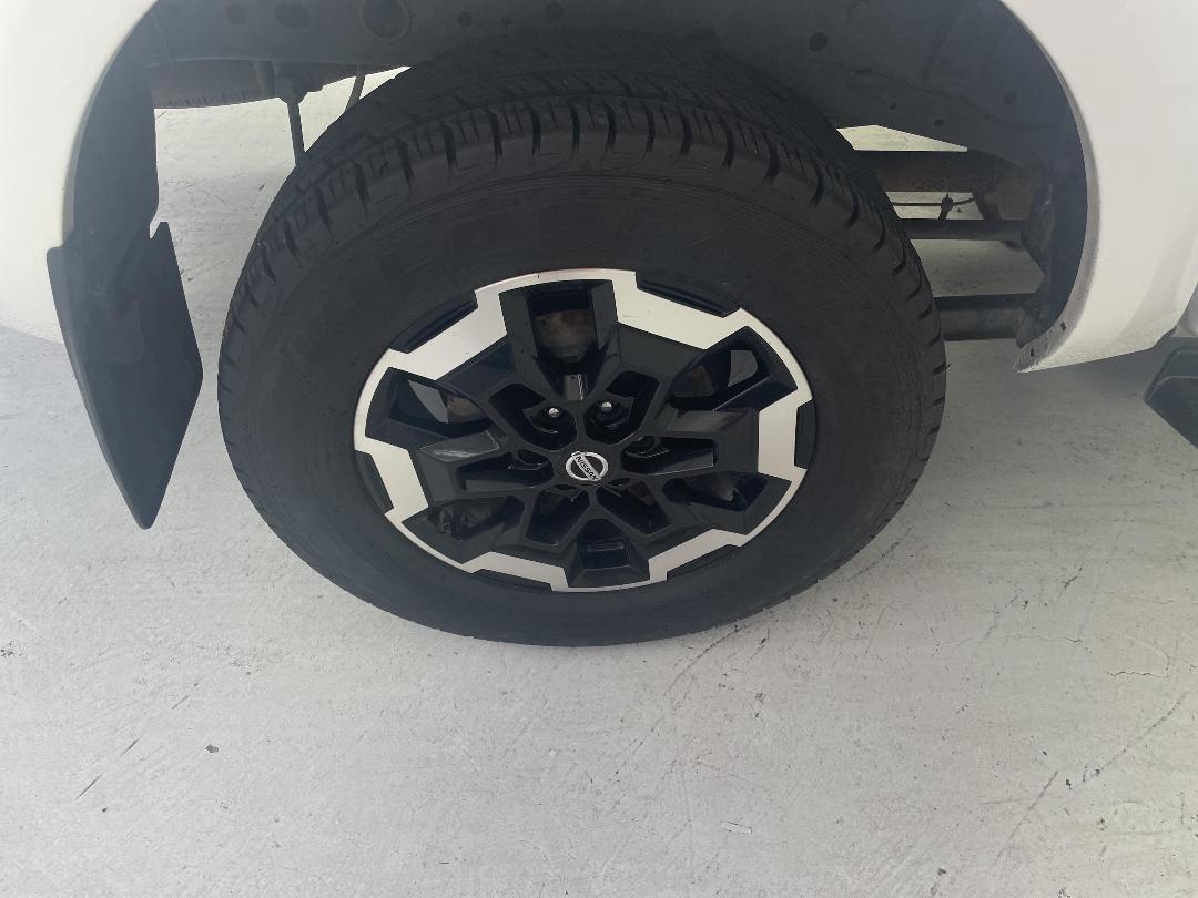 Photo '12' of Nissan Navara