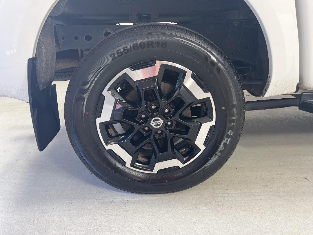 Photo '12' of Nissan Navara