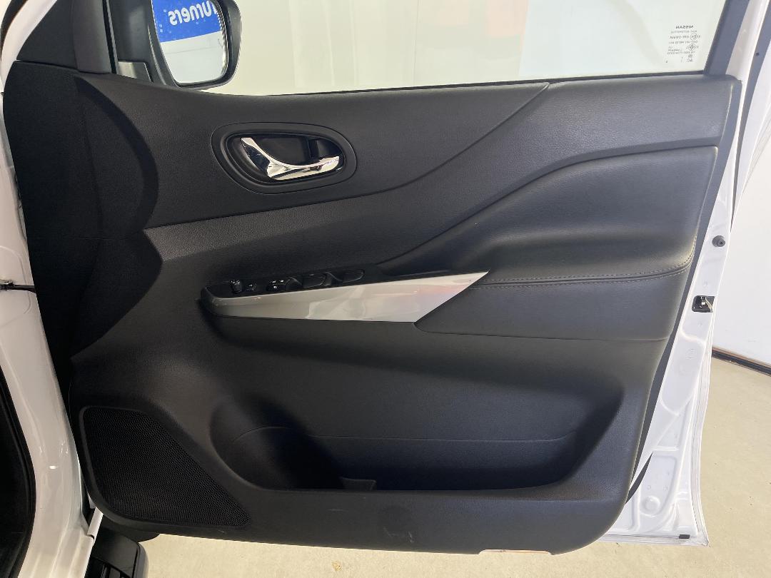 Photo '15' of Nissan Navara