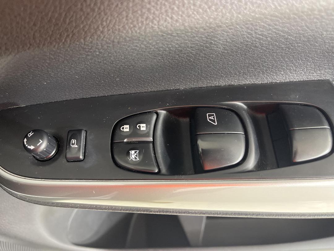 Photo '24' of Nissan Navara