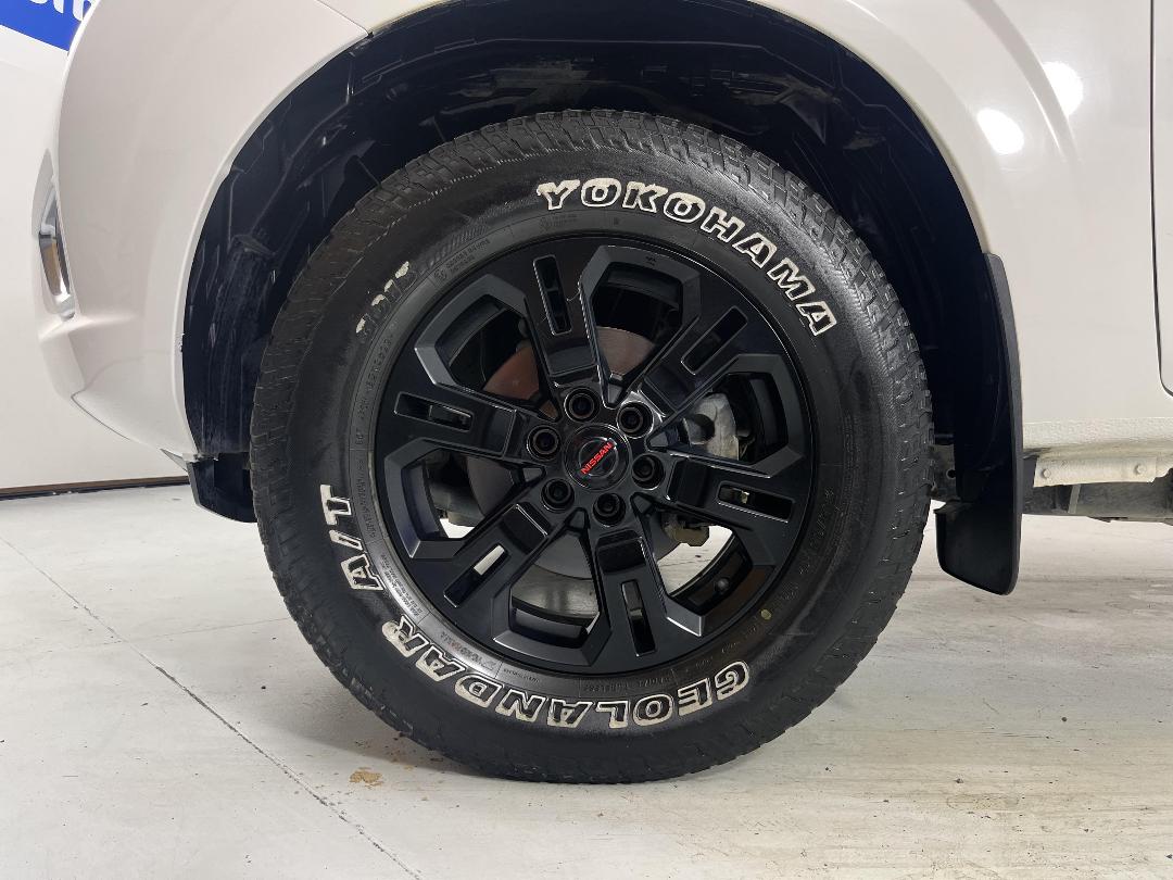 Photo '10' of Nissan Navara