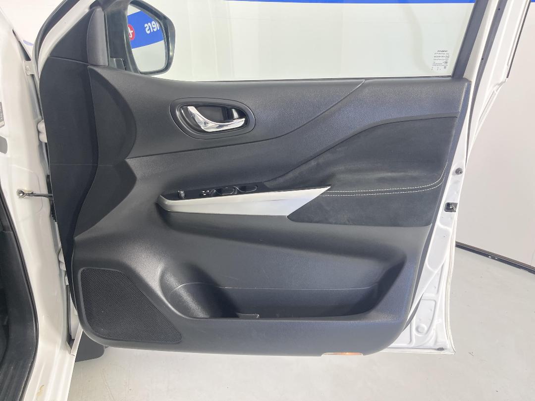 Photo '14' of Nissan Navara