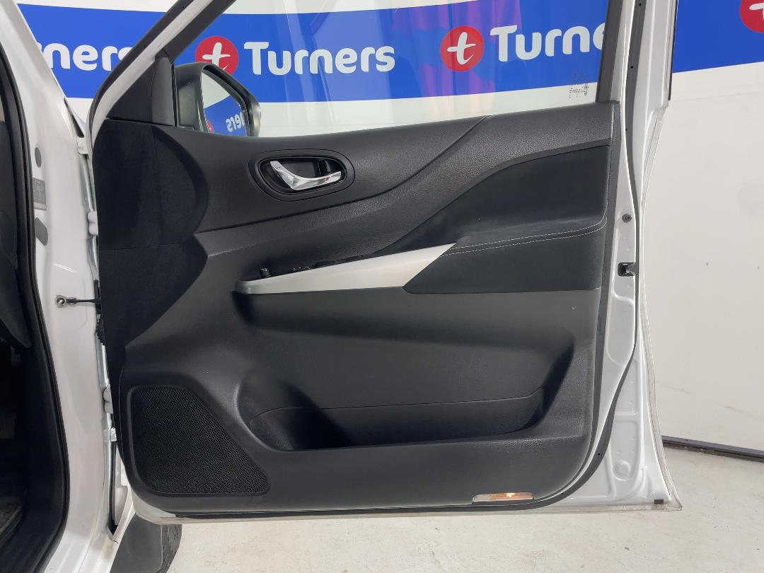 Photo '15' of Nissan Navara