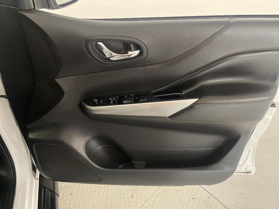 Photo '15' of Nissan Navara