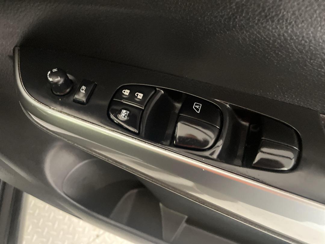 Photo '24' of Nissan Navara