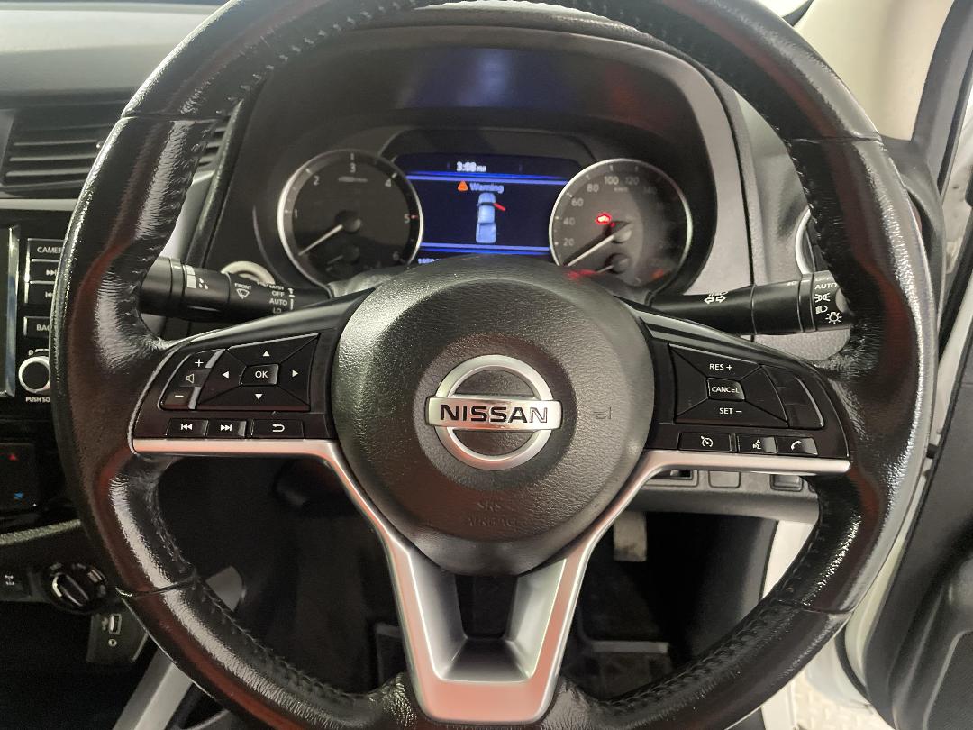 Photo '28' of Nissan Navara