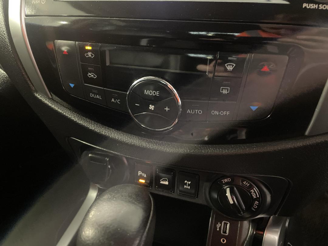 Photo '31' of Nissan Navara