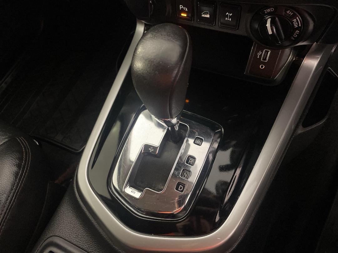 Photo '32' of Nissan Navara