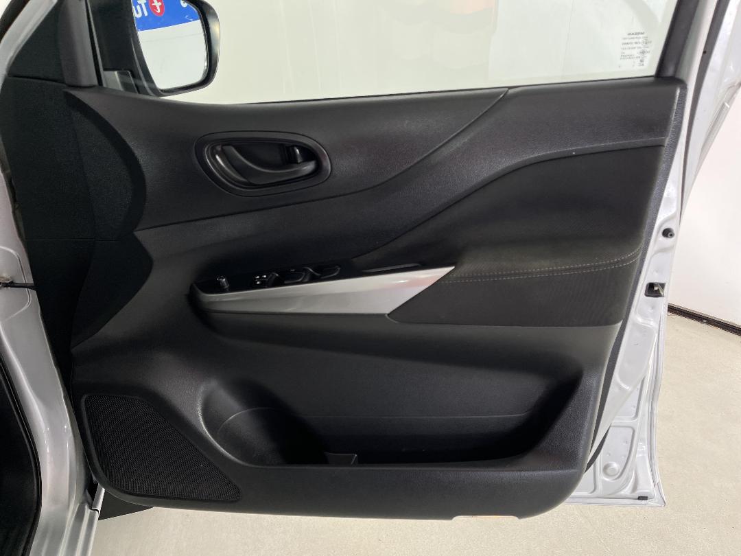 Photo '15' of Nissan Navara