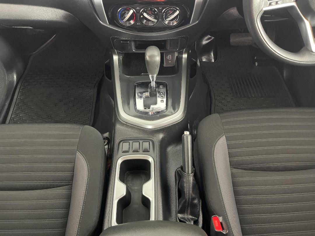 Photo '18' of Nissan Navara