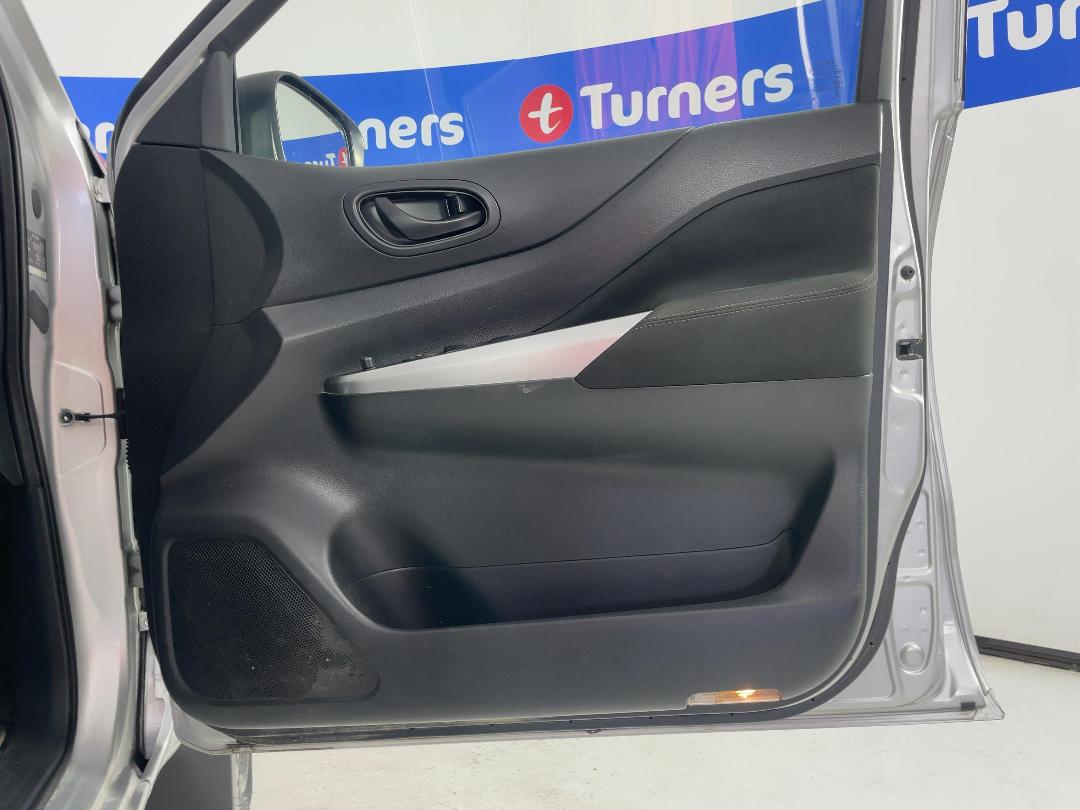 Photo '15' of Nissan Navara