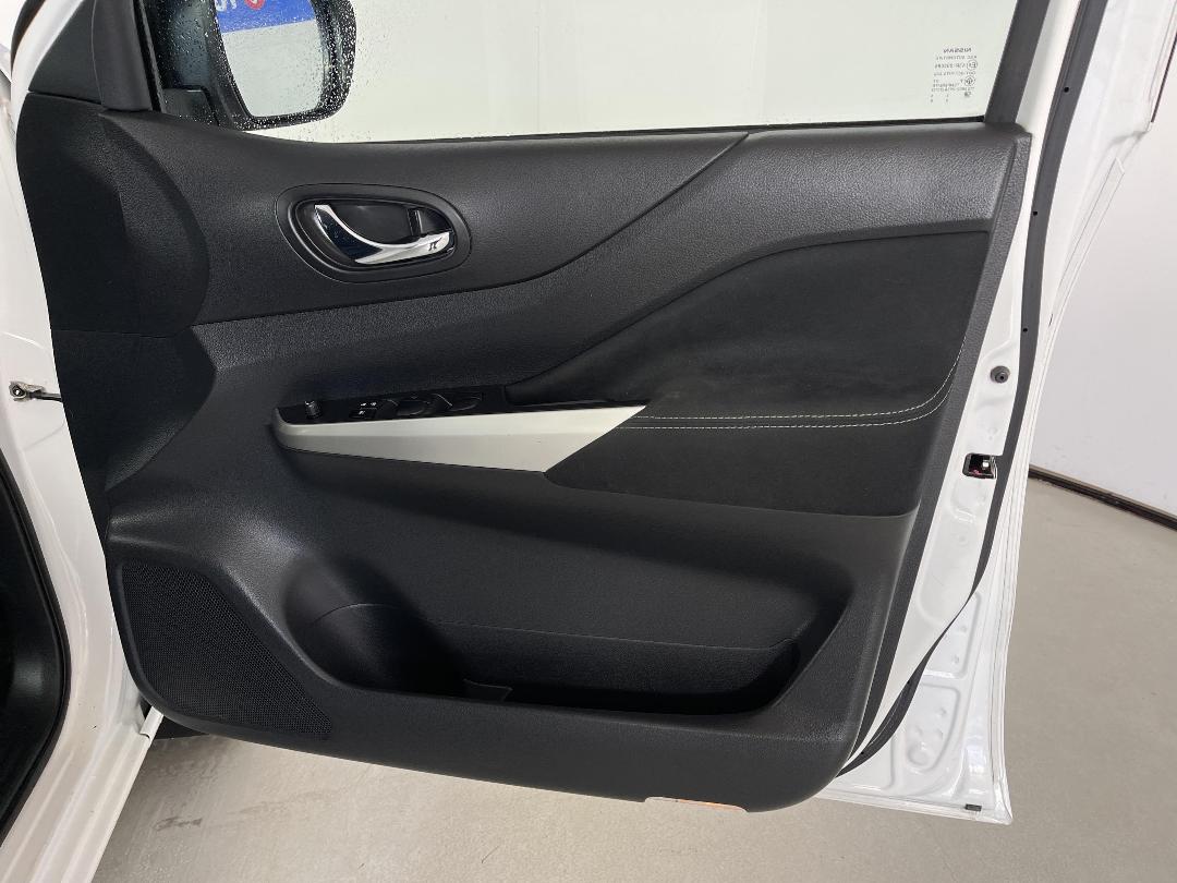 Photo '15' of Nissan Navara