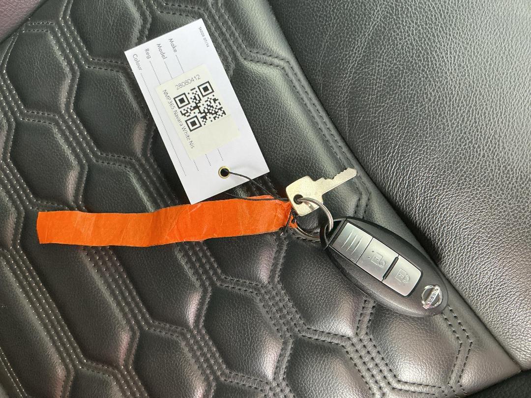 Photo '14' of Nissan Navara ST-X