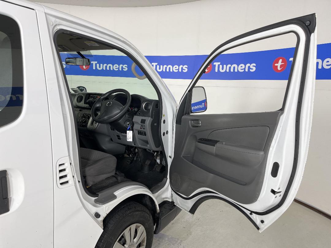 Photo '15' of Nissan NV350